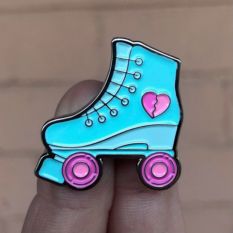 Rollerskate enamel pin
